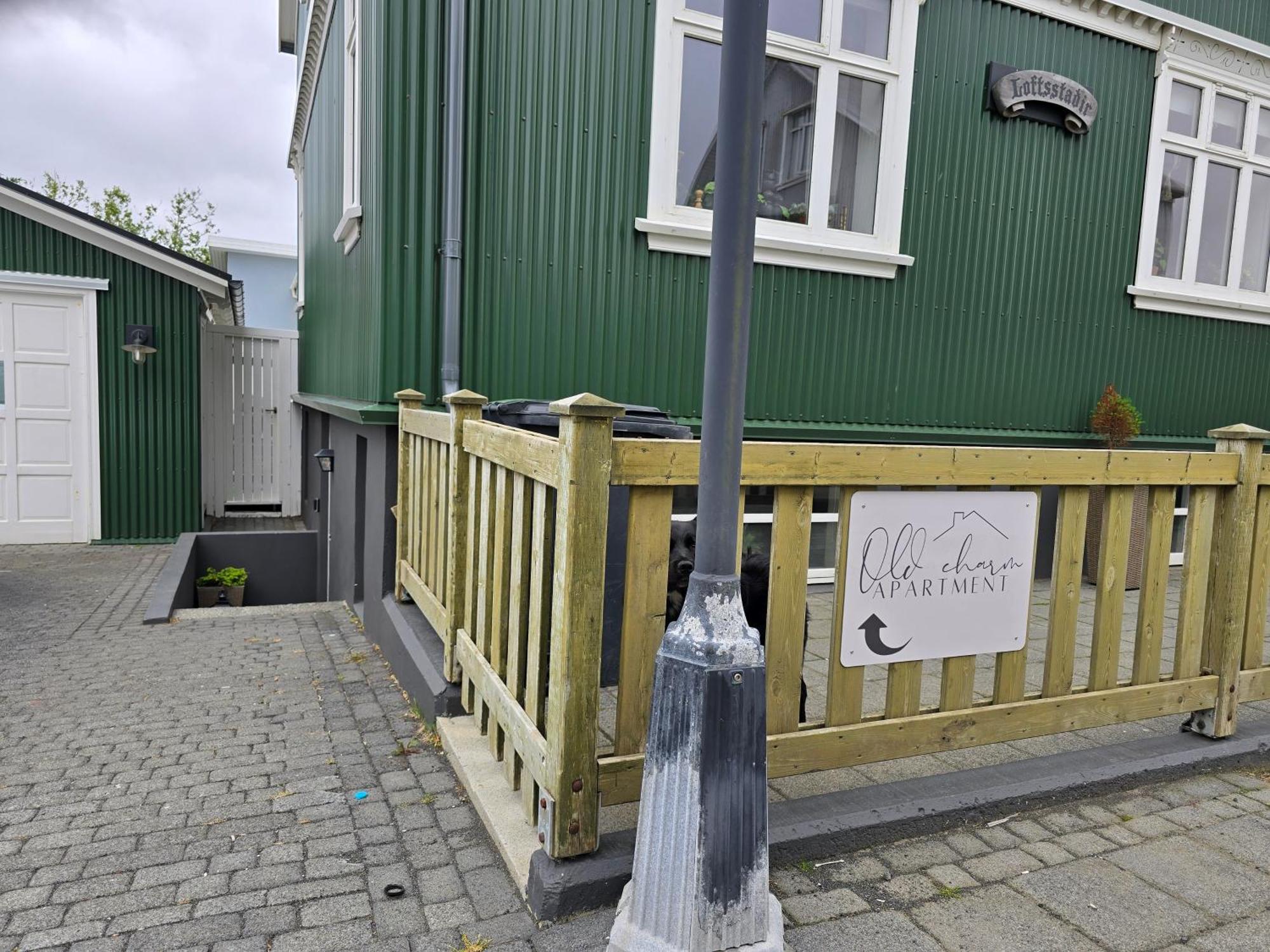 Old Charm Apartment - Keflavik Downtown Exterior foto