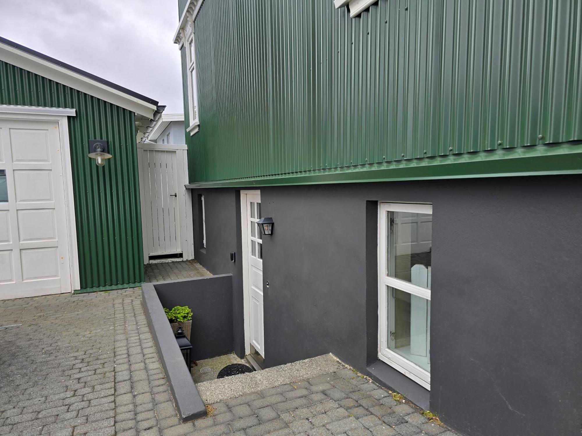 Old Charm Apartment - Keflavik Downtown Exterior foto